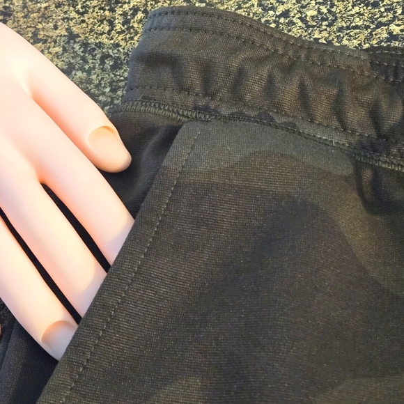 American Eagle Outfitters Women's S Green Camouflage Joggers 4 Pkt Drawstring - Picture 12 of 16